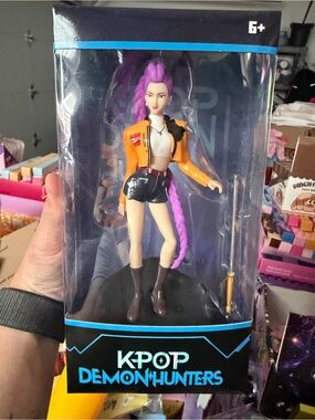 K-Pop Demonhunters Figure Rumi— Purple Hair, Orange Jacket